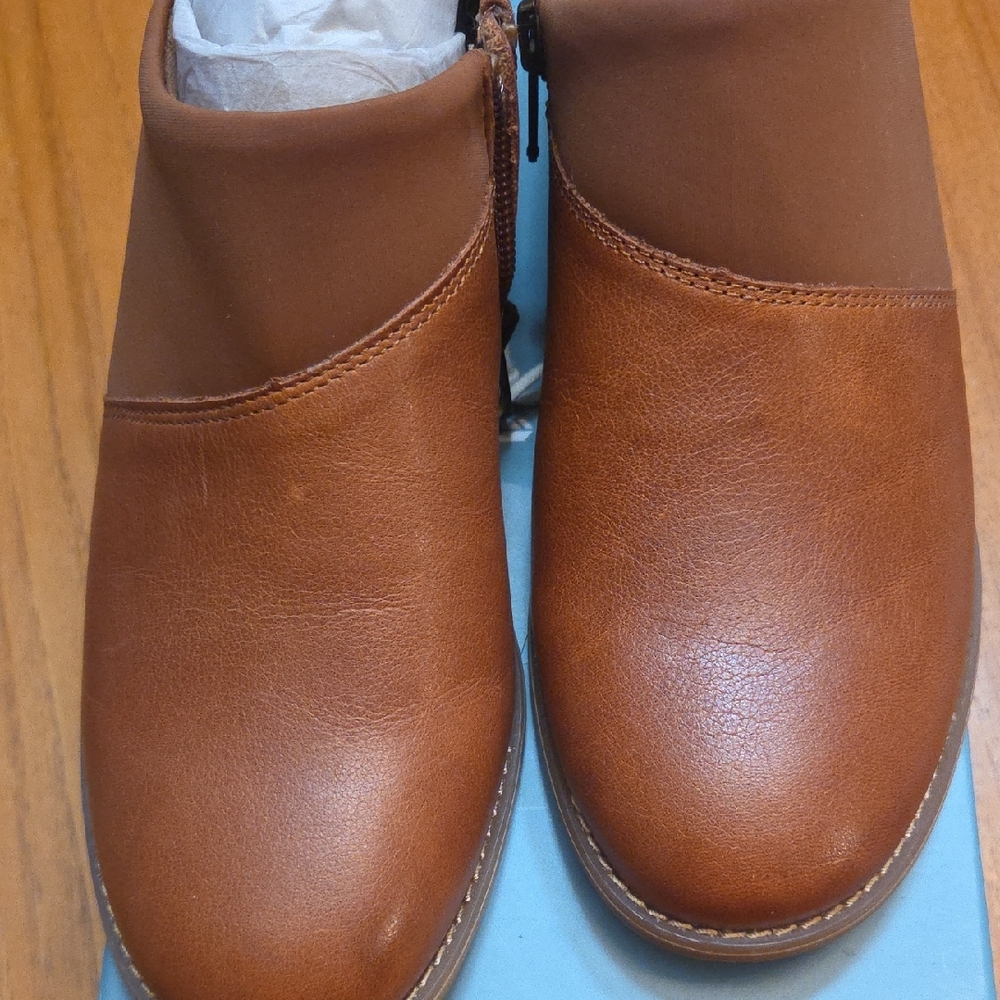 REVITALIGN Brown Ankle Boots